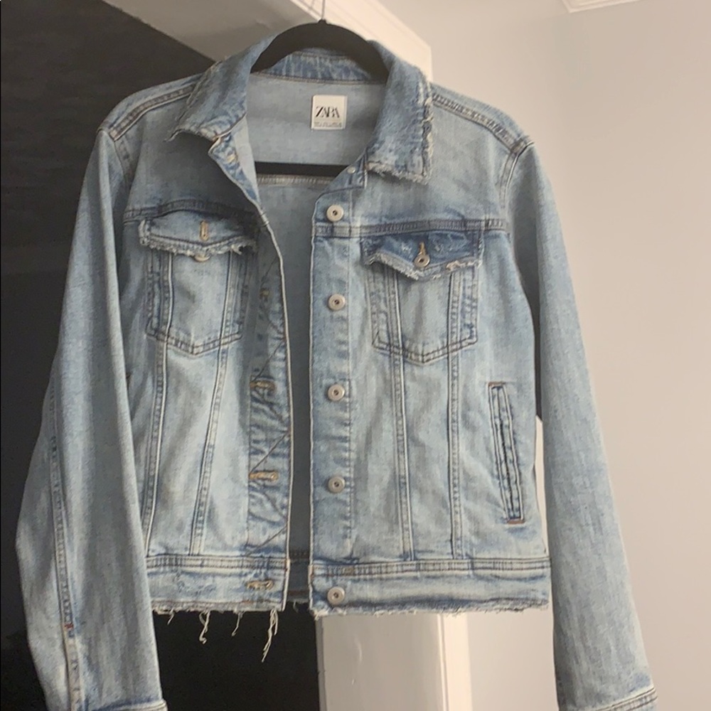 A womens zara demin jacket  in good condition